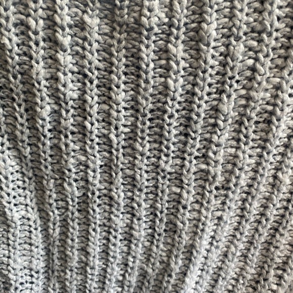 Brandy Melville Cable Knit Sweater - Picture 3 of 3